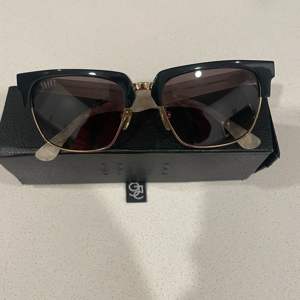 Mens Black 9Five Sunglasses